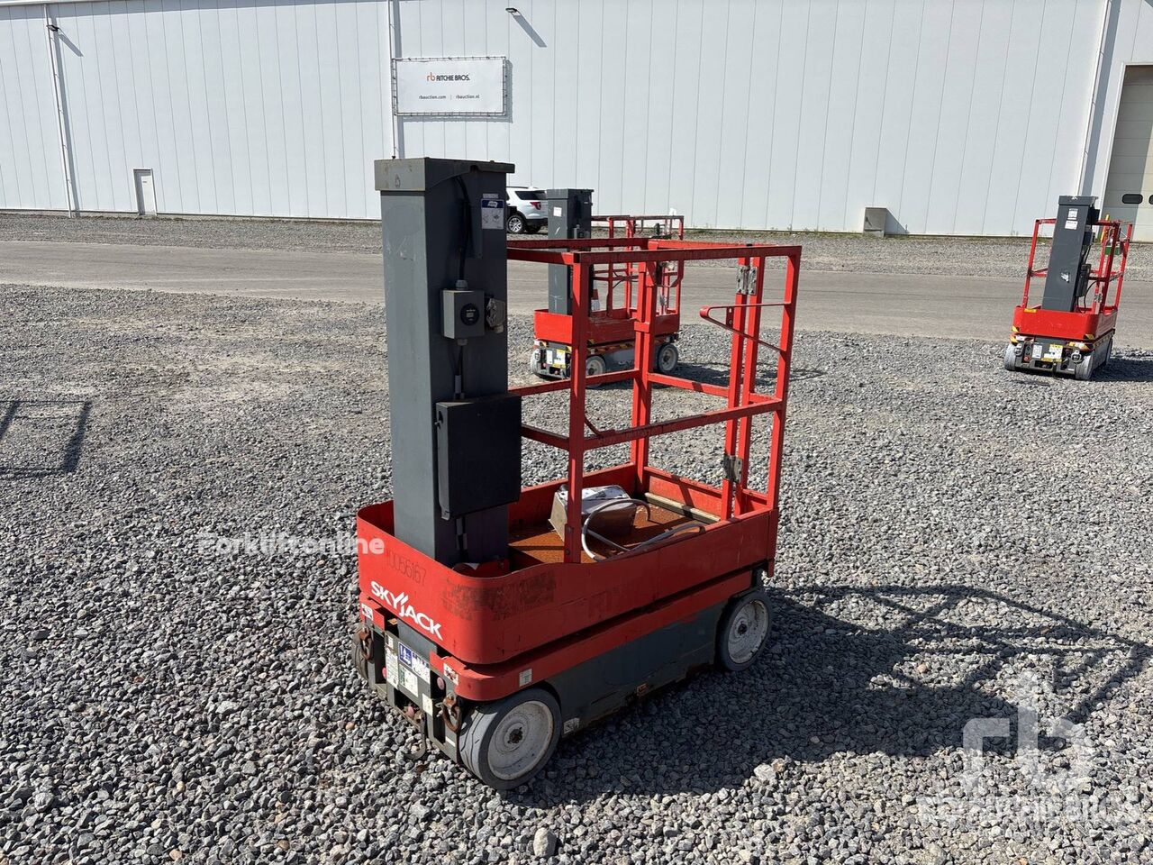 Nacelle élévatrice à mât vertical Skyjack SJ12 à vendre | Machineryline CG Nacelle élévatrice à mât vertical Skyjack SJ12 - Machineryline