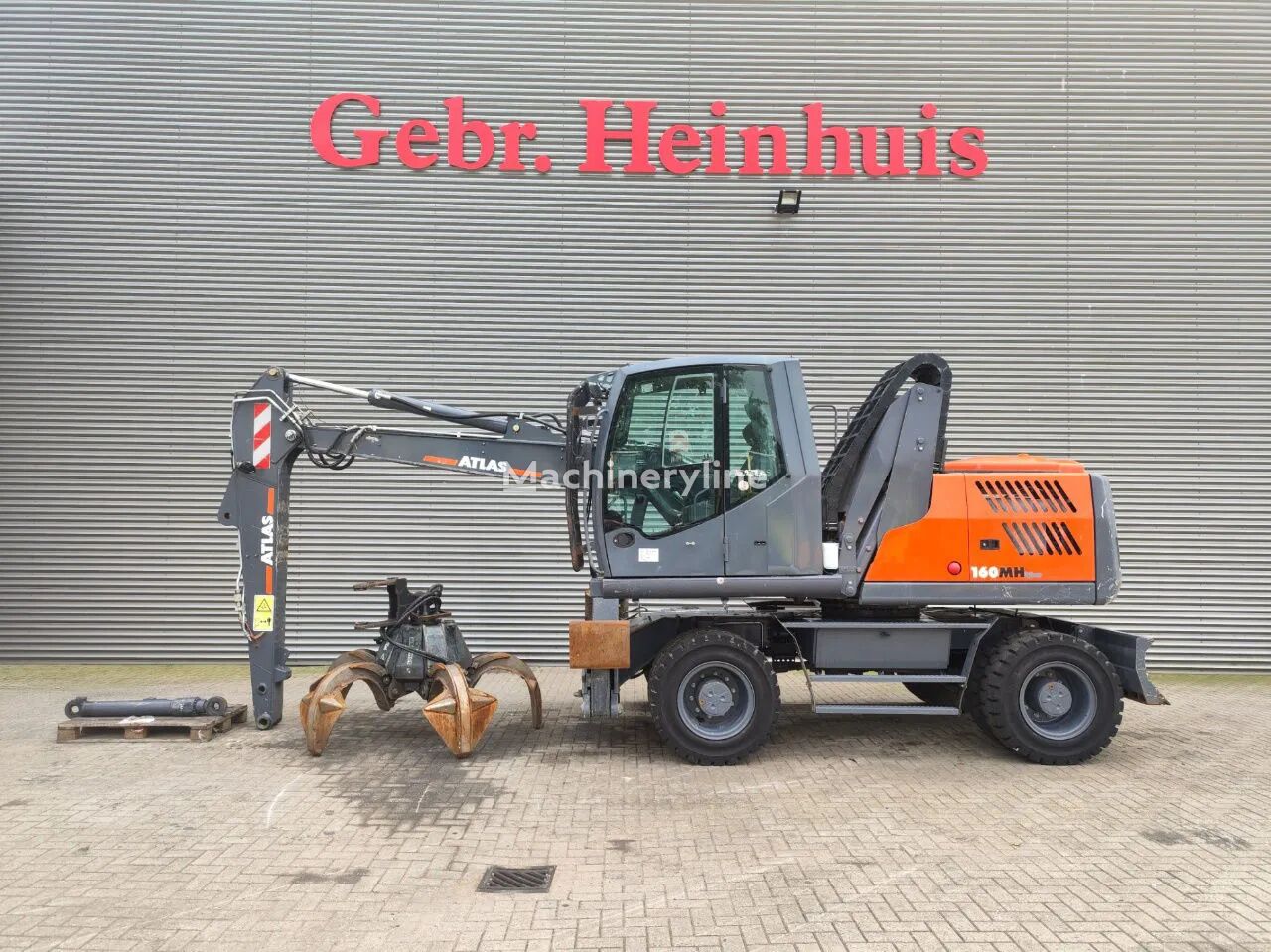 Atlas 160 MH Blue material handler