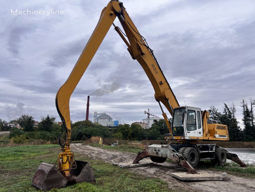 Liebherr 934 material handler - Machineryline