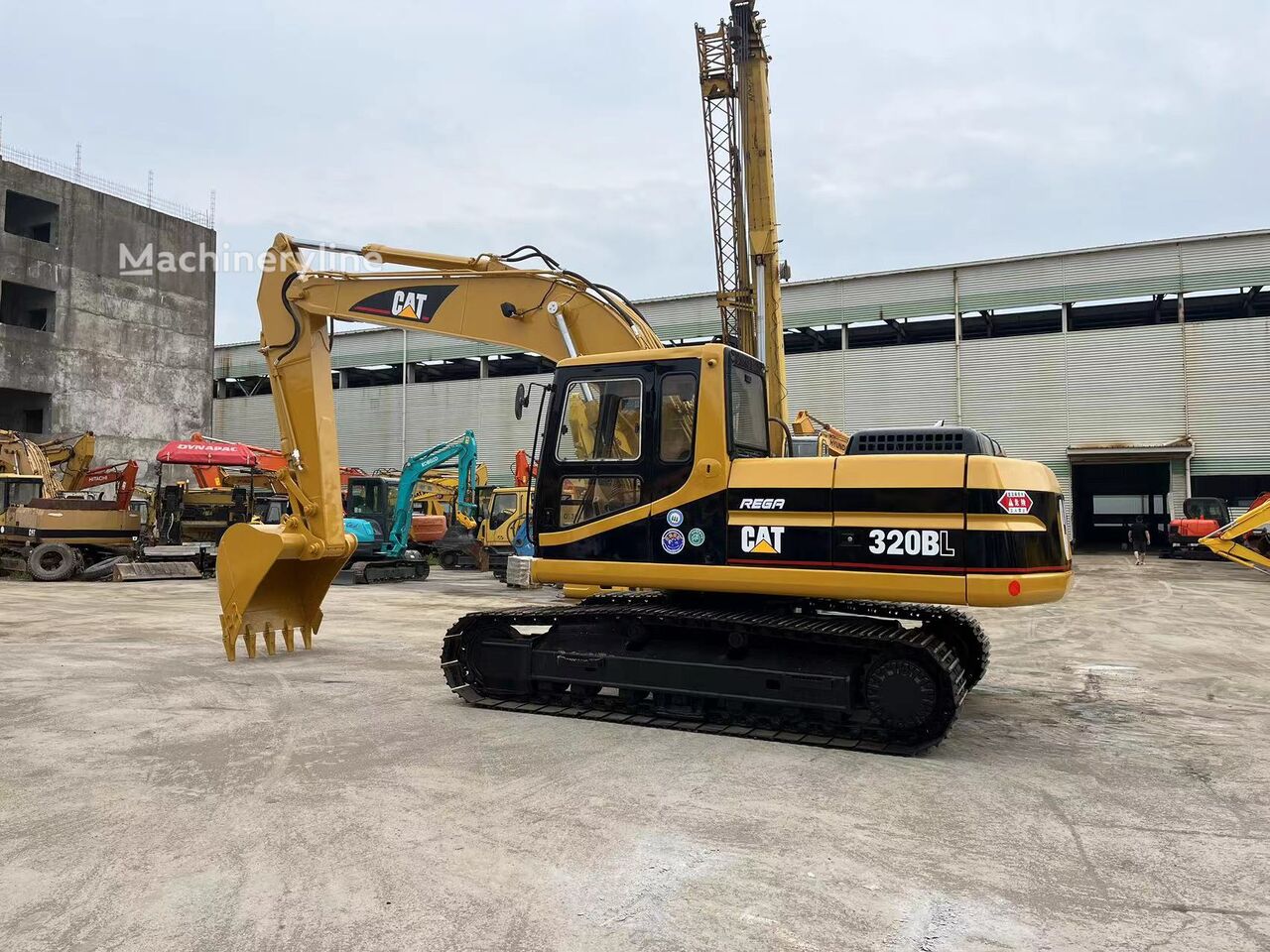 Midi pelle Caterpillar 320B à vendre | Machineryline CD Midi pelle Caterpillar 320B - Machineryline