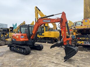 Doosan DX60 excavadora midi