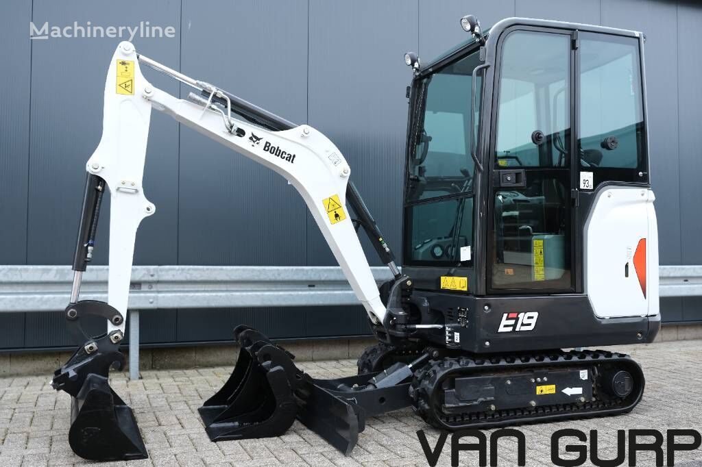 mini-escavadora Bobcat E19 | 2022 | 95h | 3 buckets