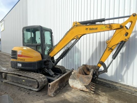 مینی بیل مکانیکی Bobcat E50 cabine