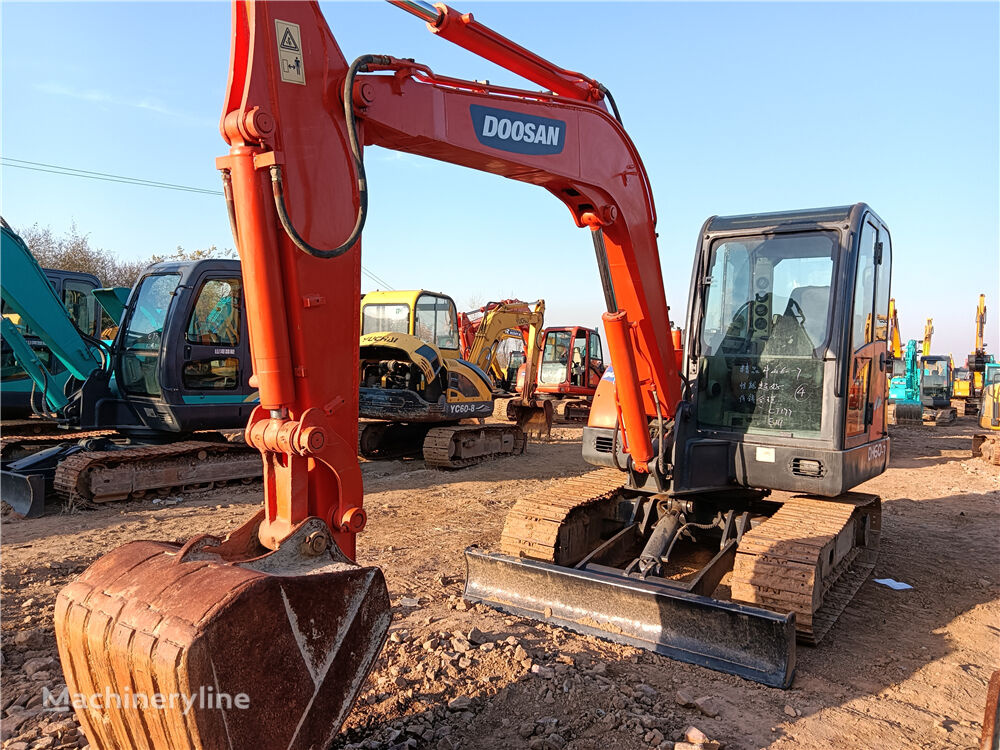 حفارة صغيرة Doosan DH60-7