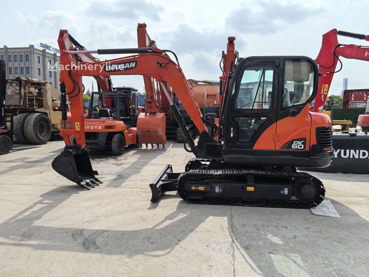Mini-pelle Doosan DX60 - Machineryline