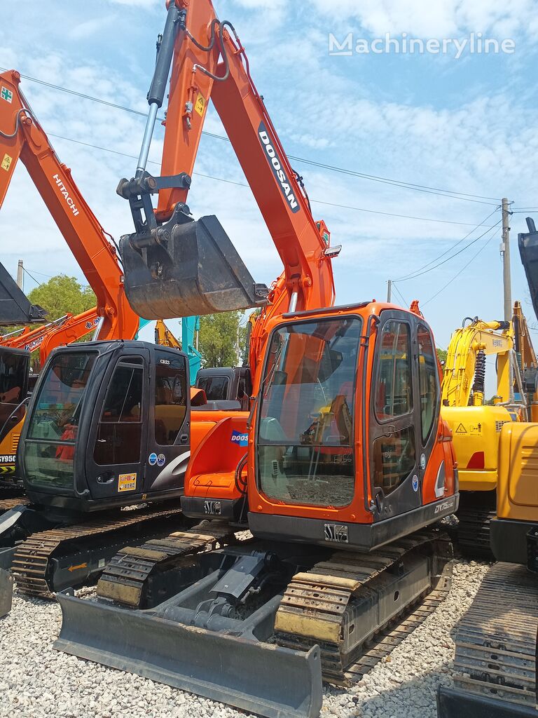 mini-pelle Doosan DX75