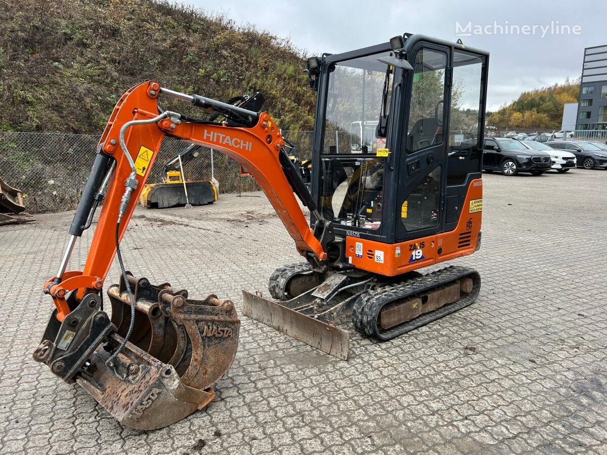 miniexcavator Hitachi ZX19-6 minigraver med 3 skuffer og lavt timetall