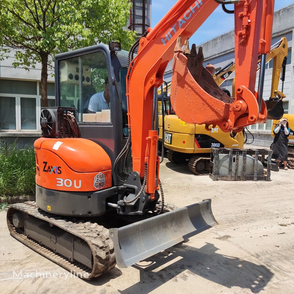 mini-pelle Hitachi ZX30