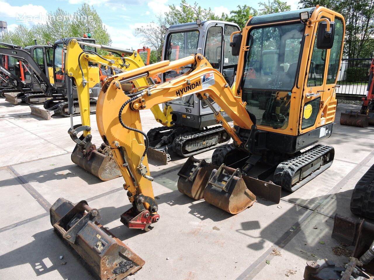 Hyundai R16-9 mini excavator