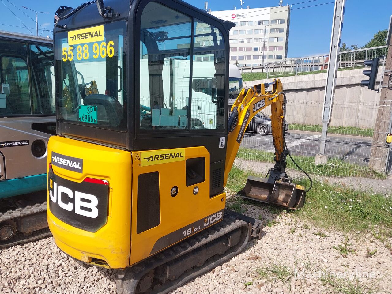 minikoparka JCB 19 C!