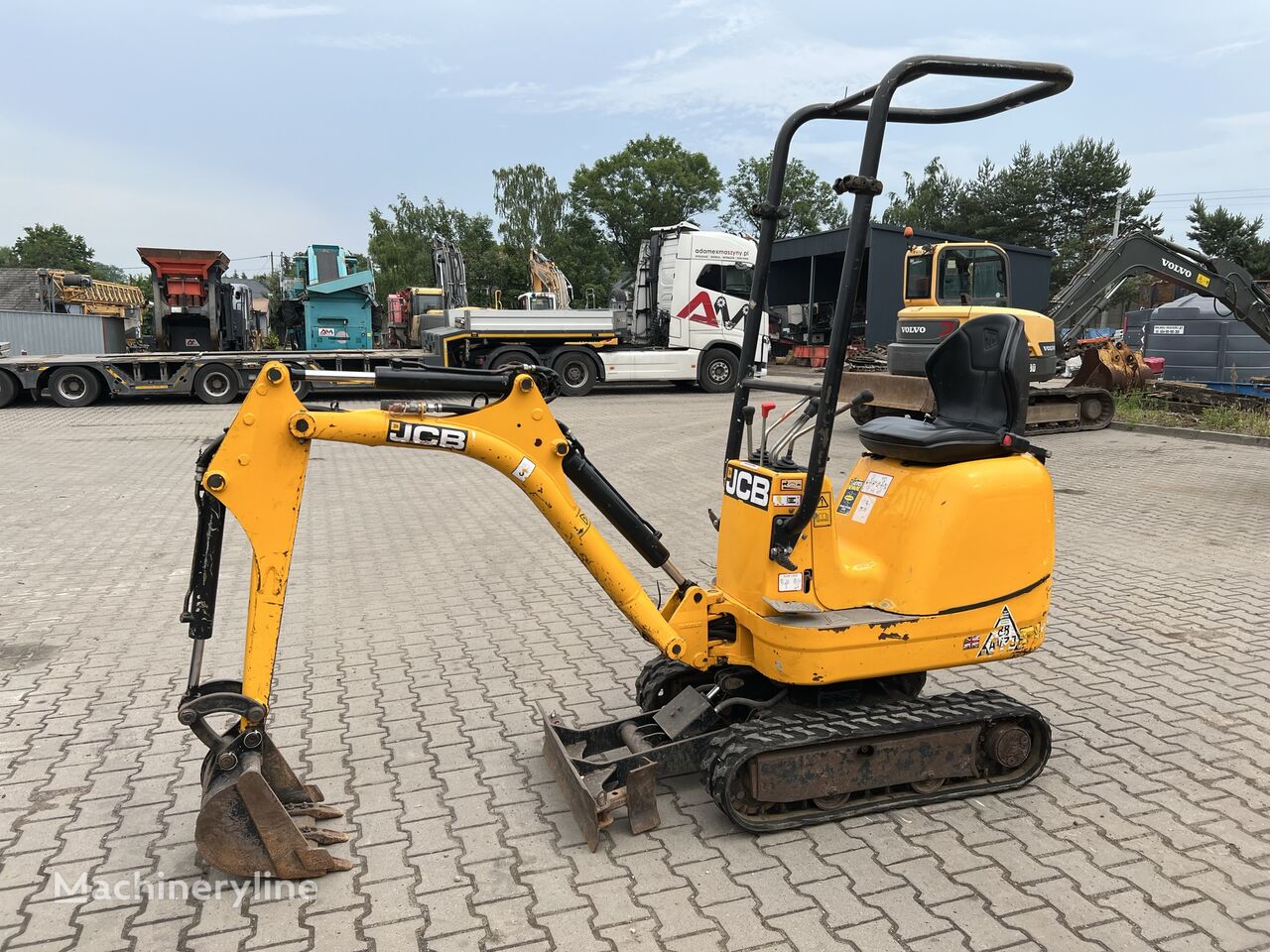 JCB 8008 CTS mini excavator