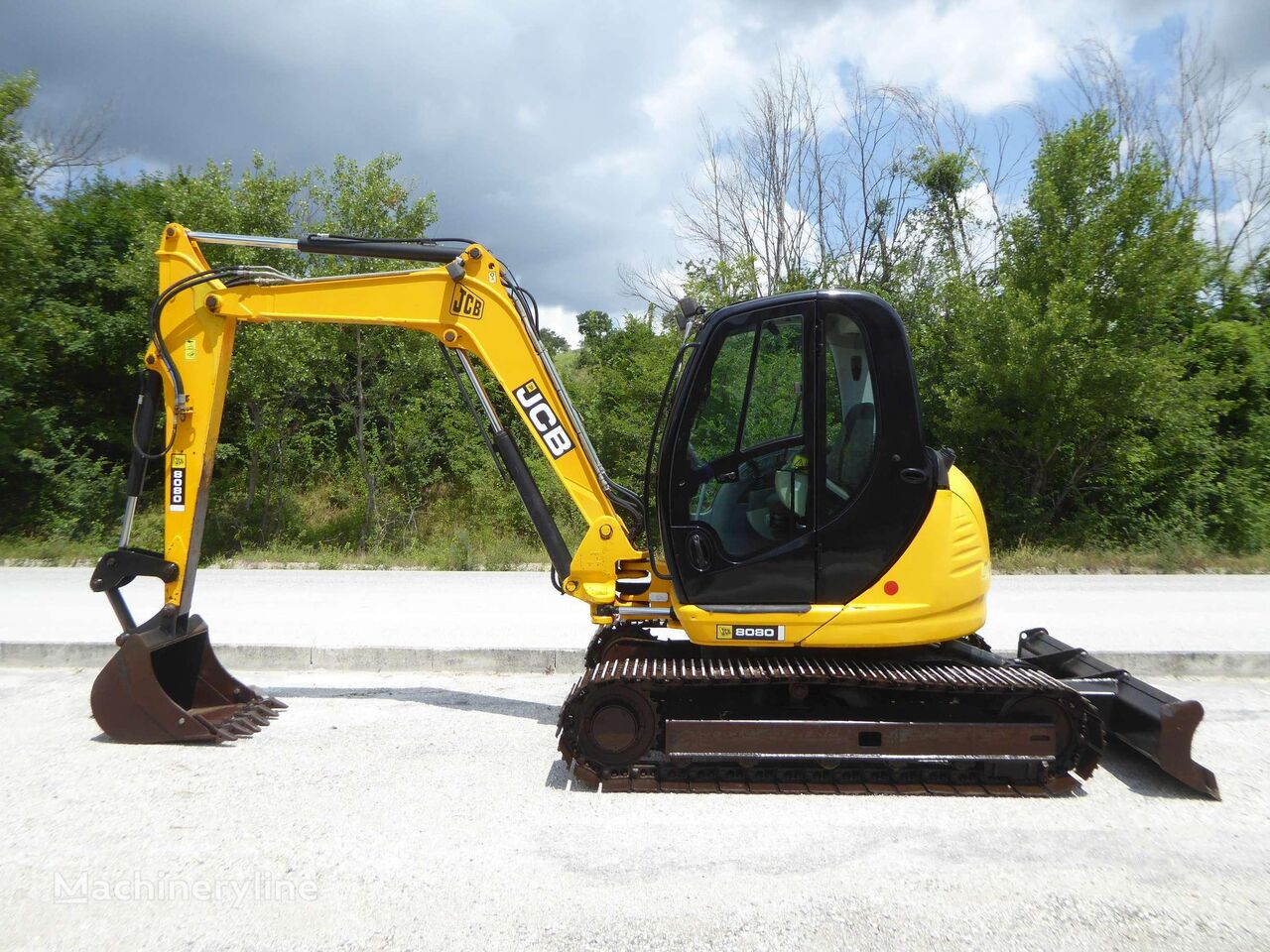 mini-escavadora JCB 8080