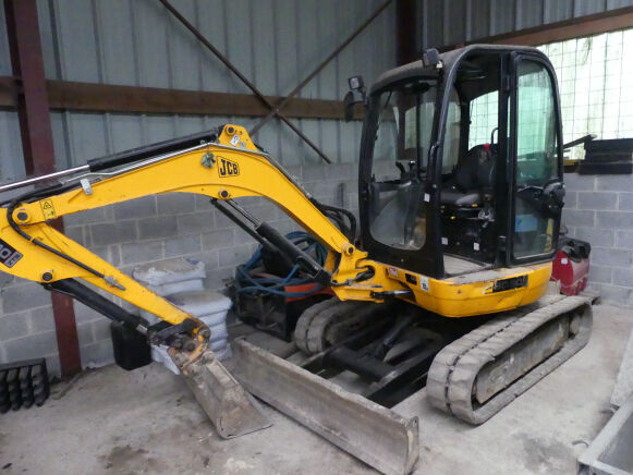 حفارة صغيرة JCB ZTS 8030