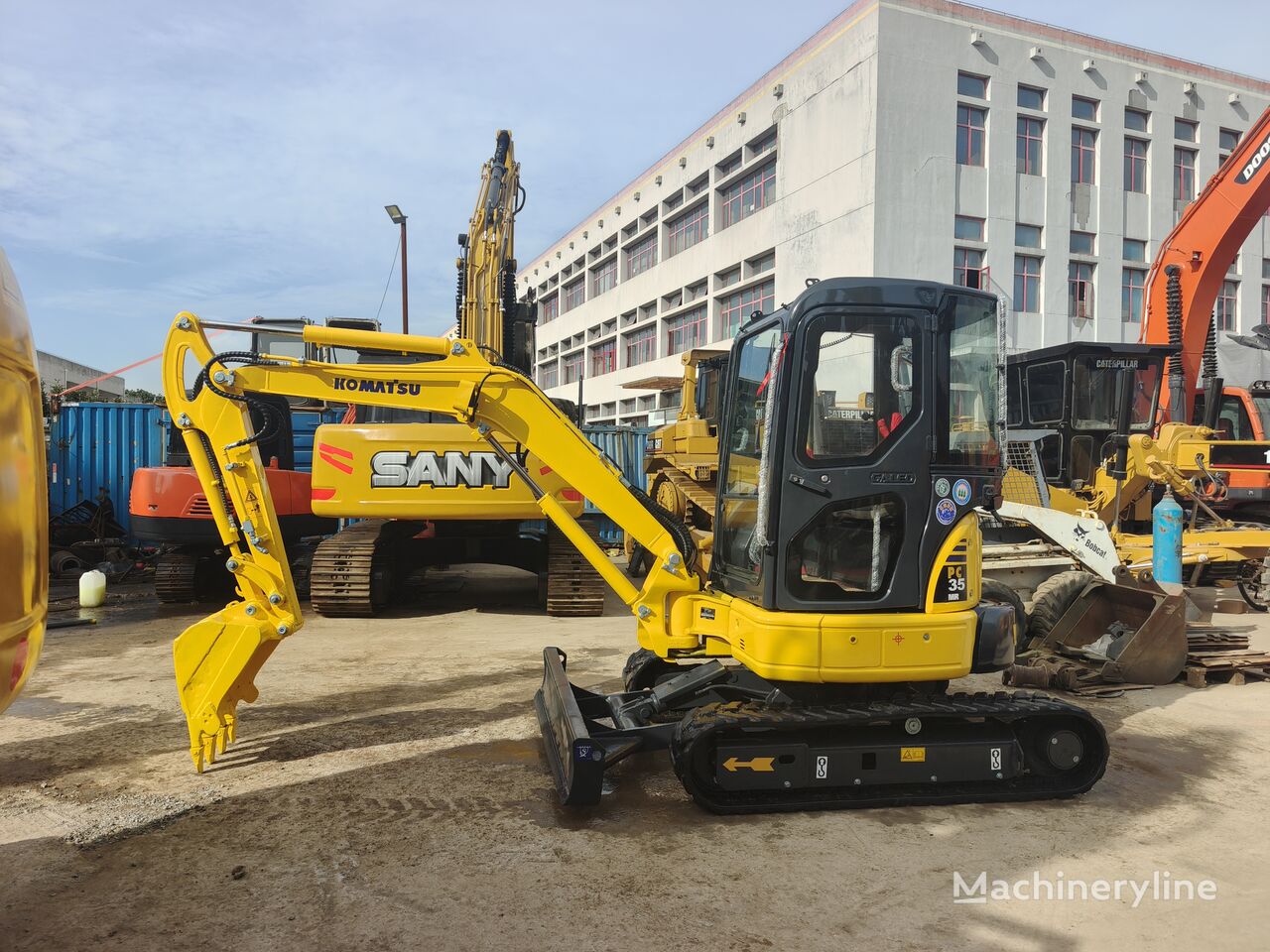 حفارة صغيرة Komatsu  PC35