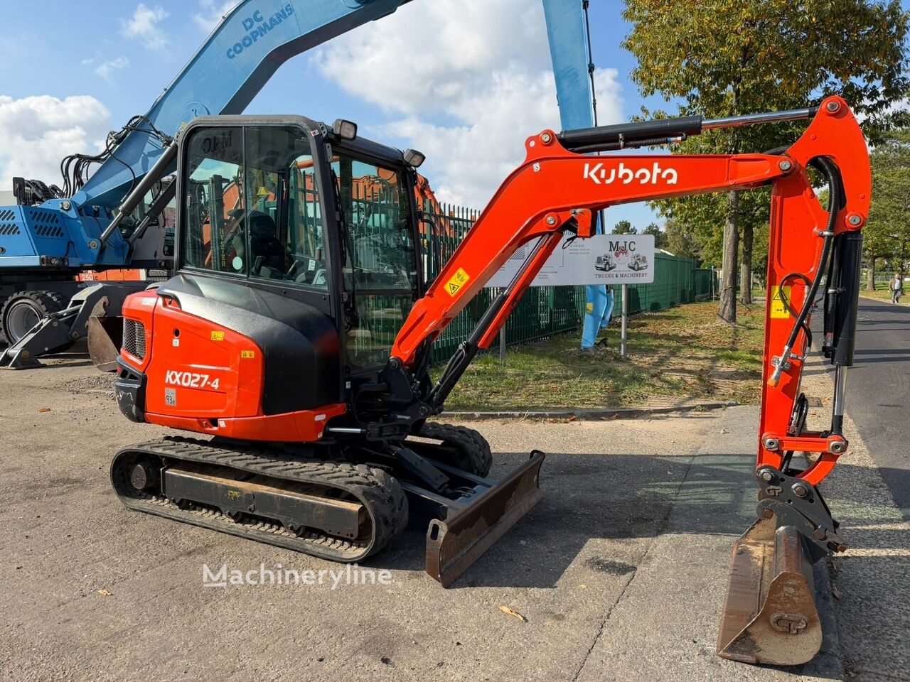 Mini-pelle Kubota KX027-4 HAMMER LINES - *1860h* - HYDR QUICKHITCH - BLADE - CE - à vendre | Machineryline BJ Mini-pelle Kubota KX027-4 HAMMER LINES - *1860h* - HYDR QUICKHITCH - BLADE - CE - - Machineryline