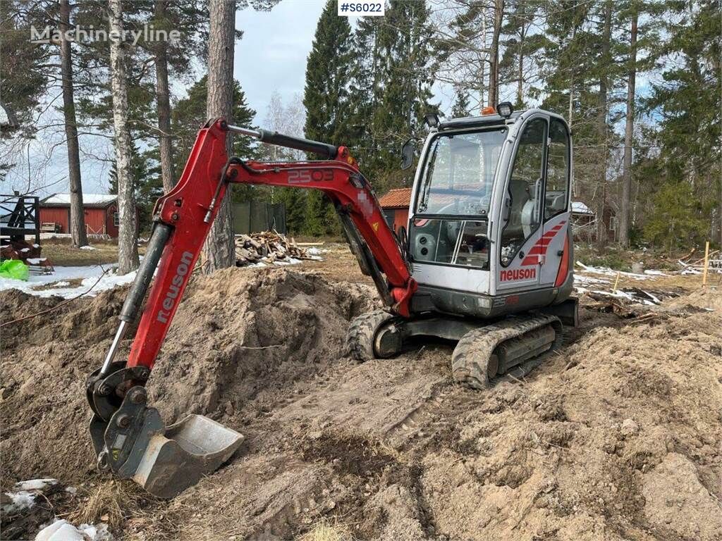 حفارة صغيرة Neuson 2503RD Mini Excavator