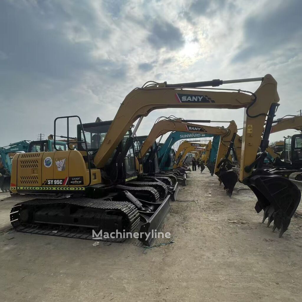 حفارة صغيرة Sany SY95 - Machineryline