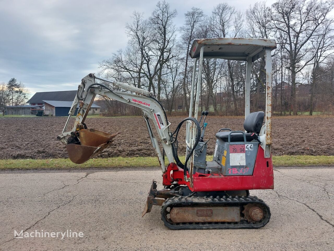 حفارة صغيرة Takeuchi TB 007