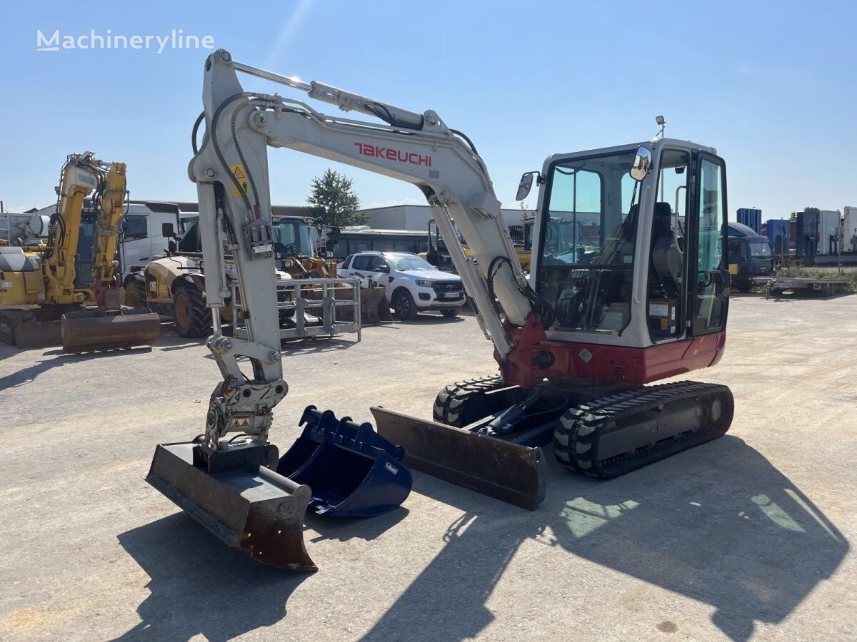 حفارة صغيرة Takeuchi TB 235