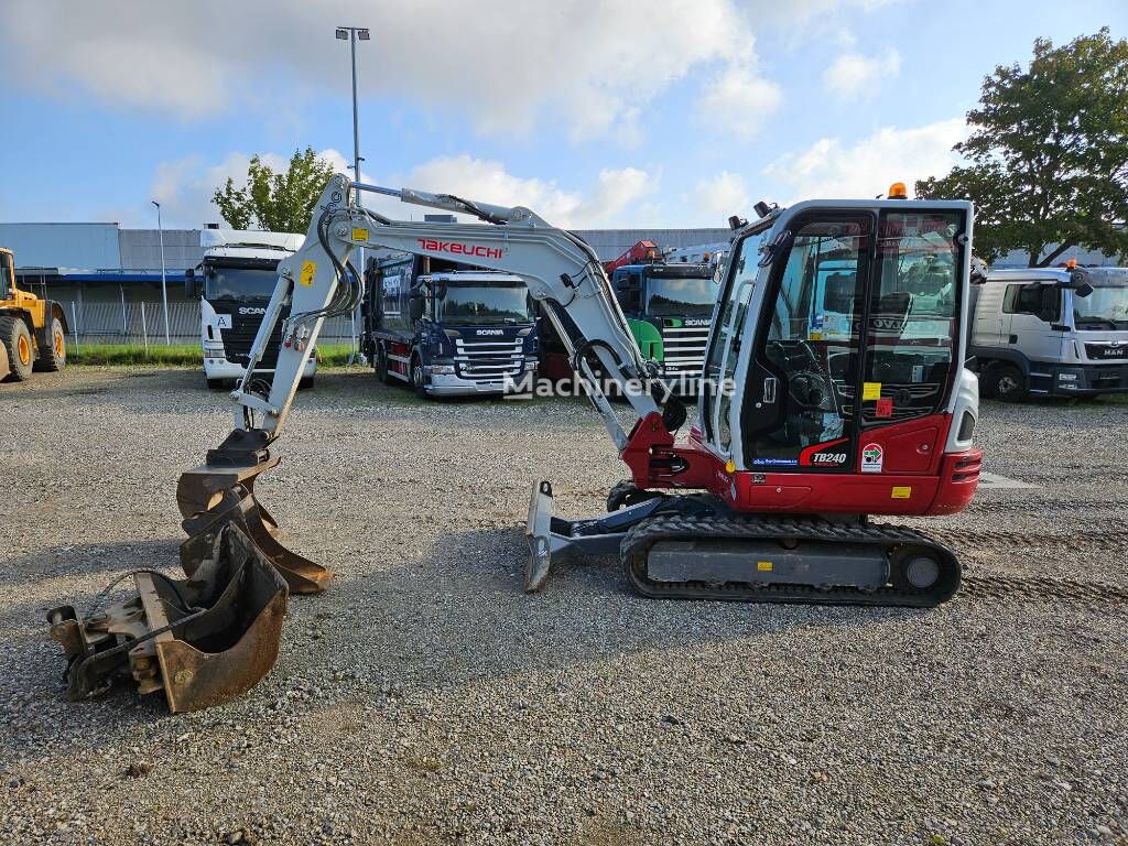 мини багер Takeuchi TB 240 //3 buckets//