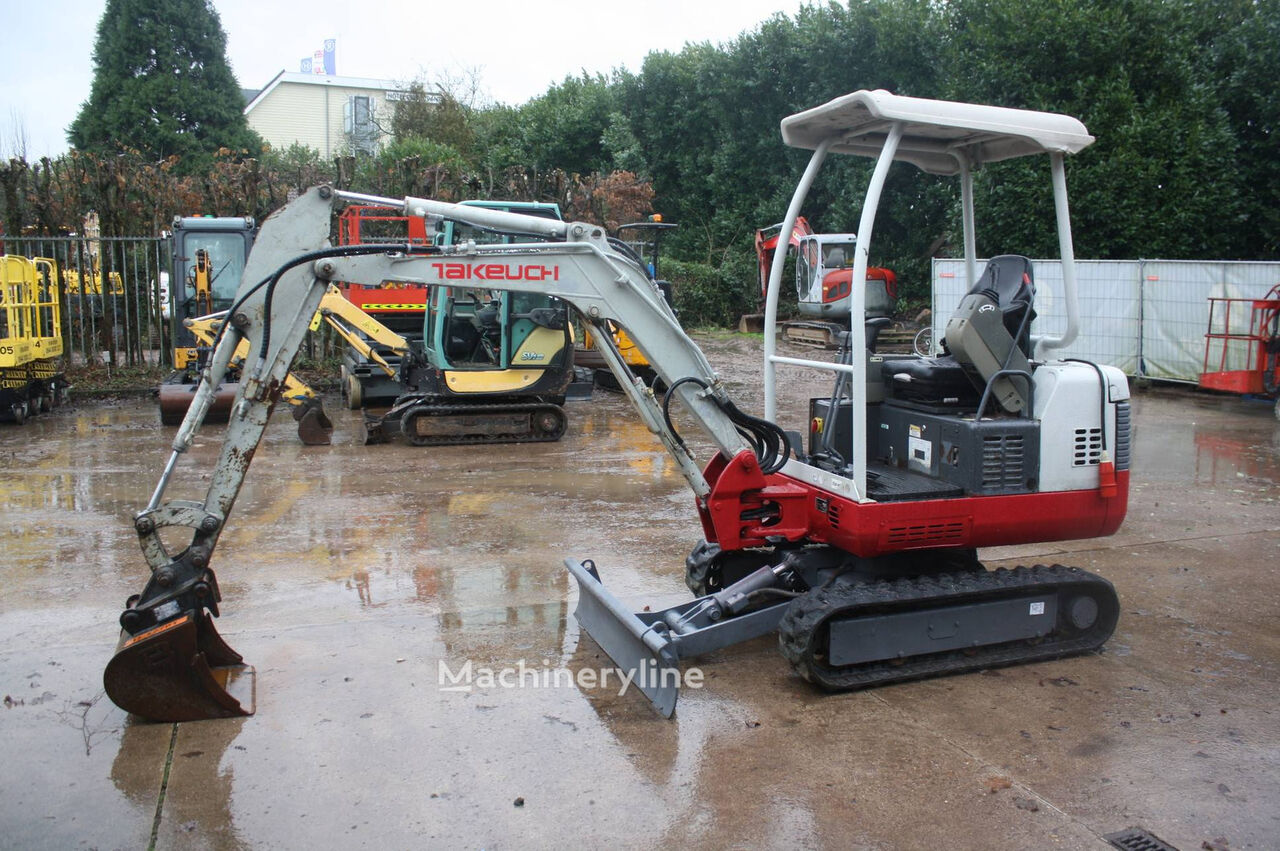 mini-pelle Takeuchi TB016E