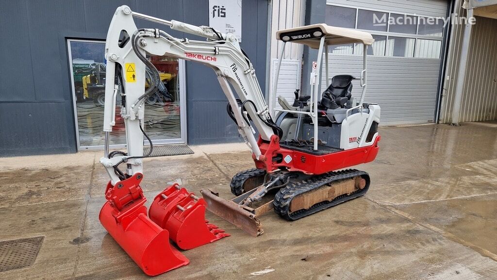 μίνι εκσκαφέας Takeuchi TB225