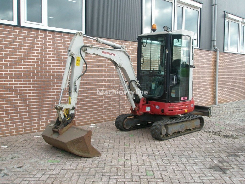 mini bager Takeuchi TB23R