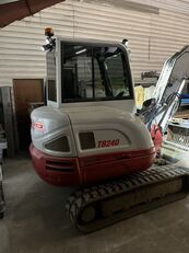 mini-pelle Takeuchi TB240