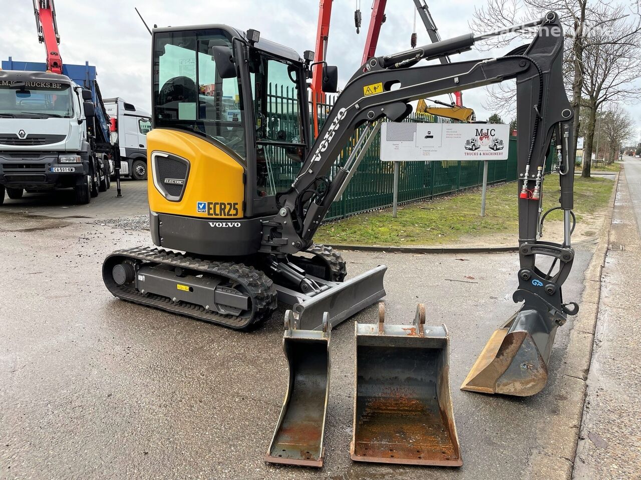 мини-экскаватор Volvo ECR25 Electric DEMO MACHINE - ELECTRIC - 3 BUCKETS INCLUDED - 2