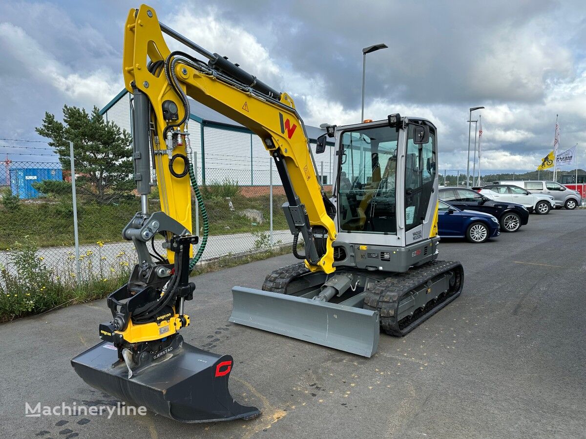 新しいWacker EZ50 Gravemaskin med Engcon rotortilt og Gjerstad smalskuffe ミニエキスカベータ