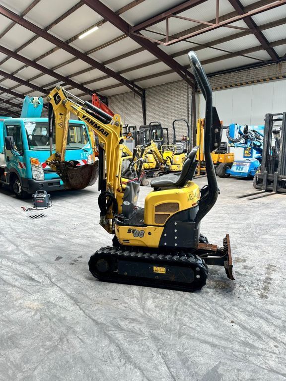 mesin penggali mini Yanmar SV08