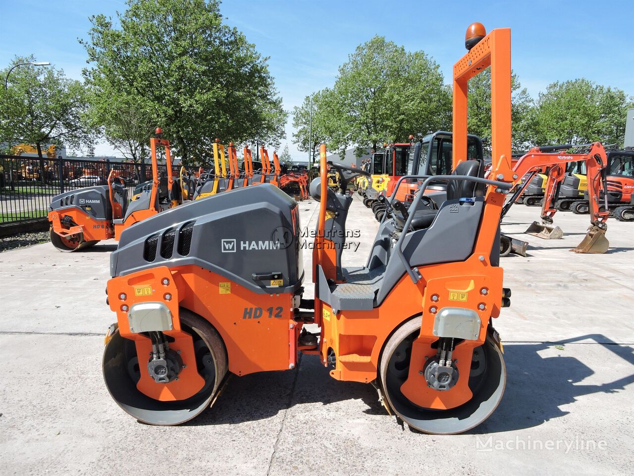 Hamm HD12VV mini road roller