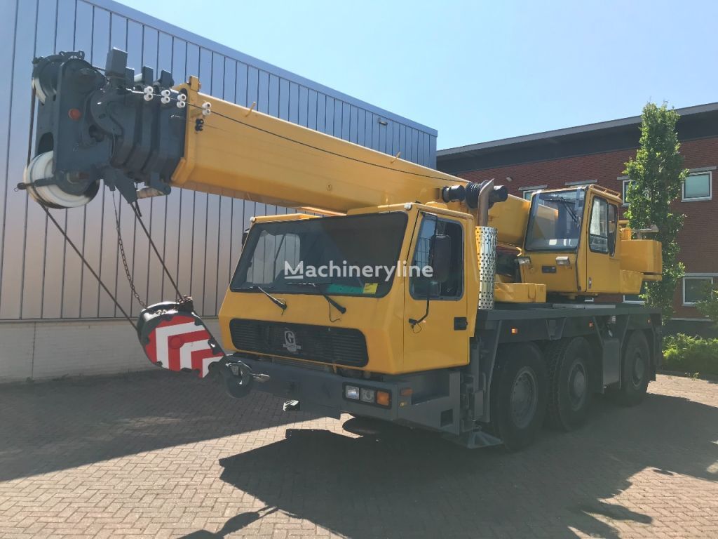 Grove GMK 3050 mobile crane