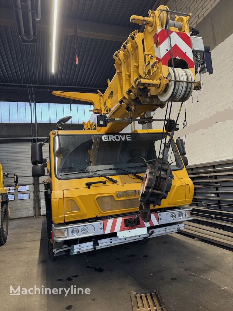 Grove GMK2035E mobile crane