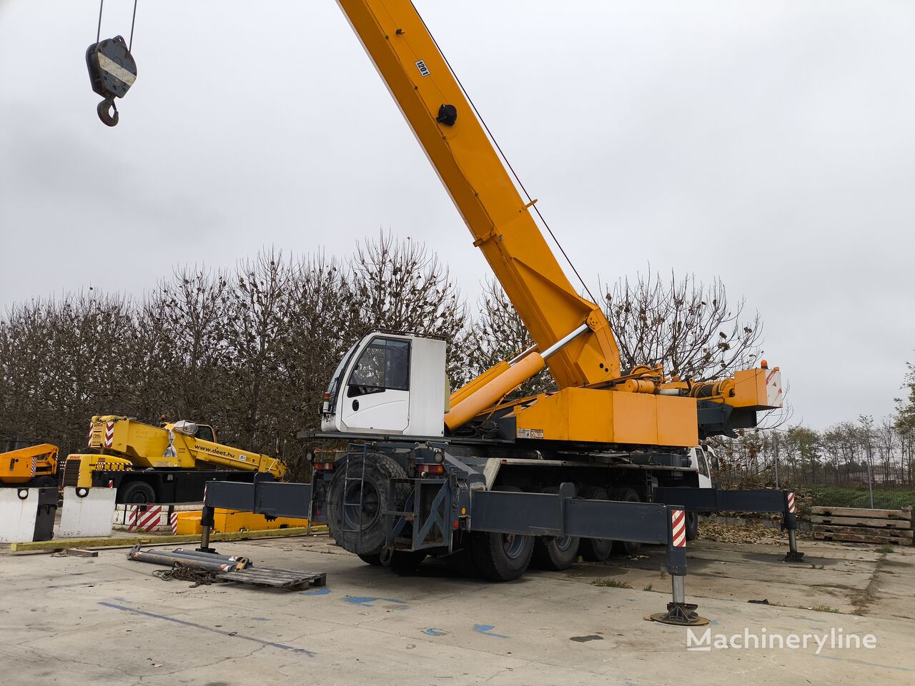 شاحنة رافعة Liebherr LT1120