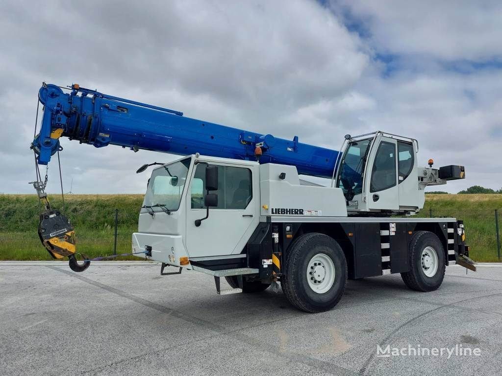 Liebherr LTM 1030-2.1 mobile crane