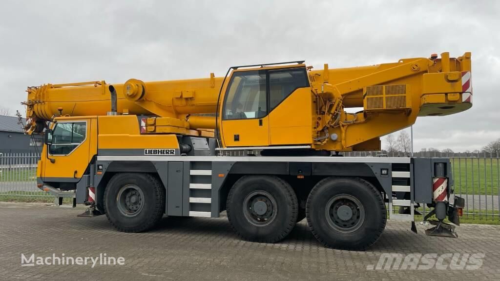 Liebherr LTM 1055-1 grúa móvil