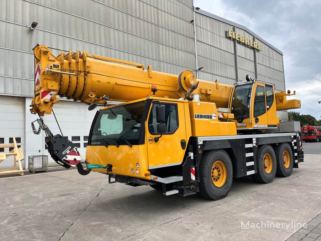 شاحنة رافعة Liebherr LTM 1055-3.2