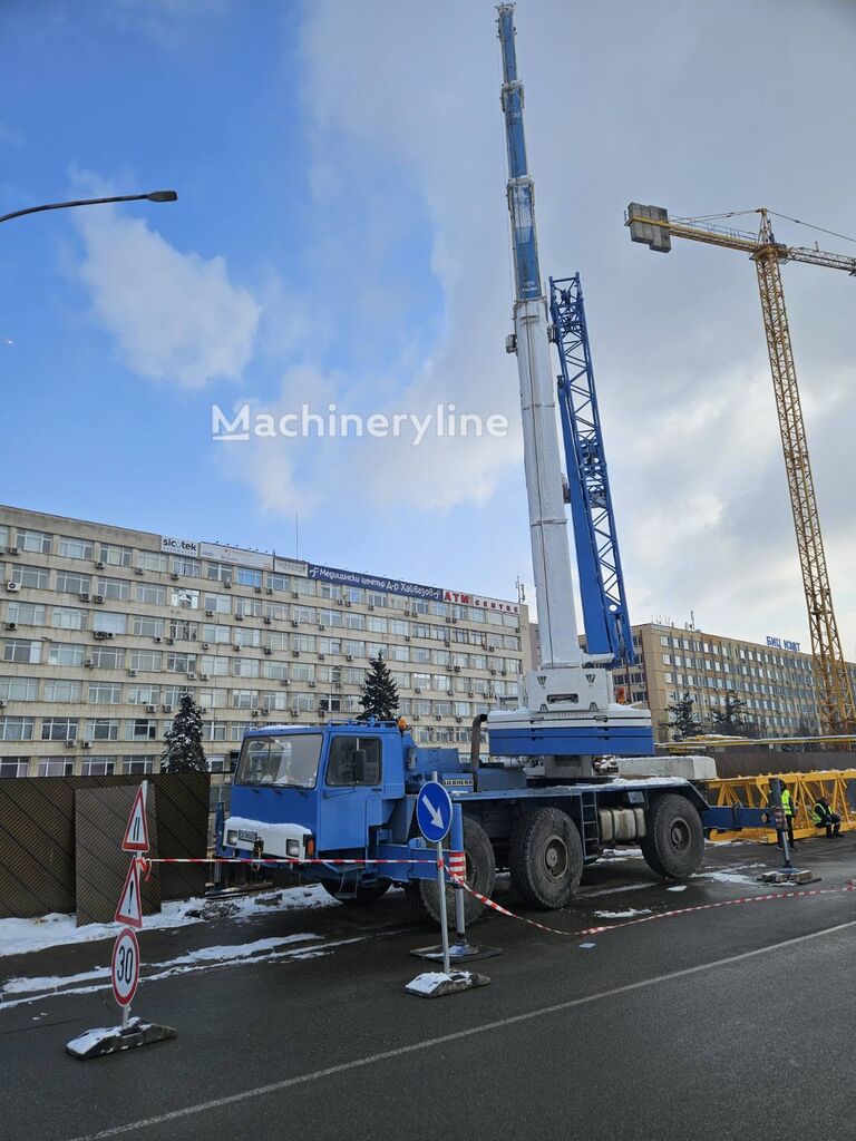 grue mobile Liebherr LTM1045