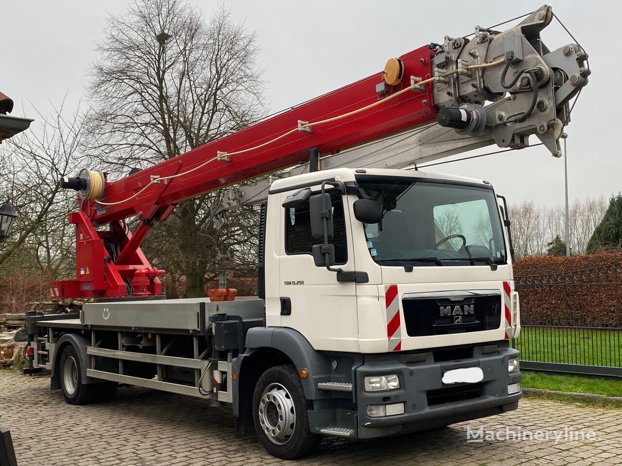 grue mobile Böcker PG1500 sur châssis MAN TGM15.250