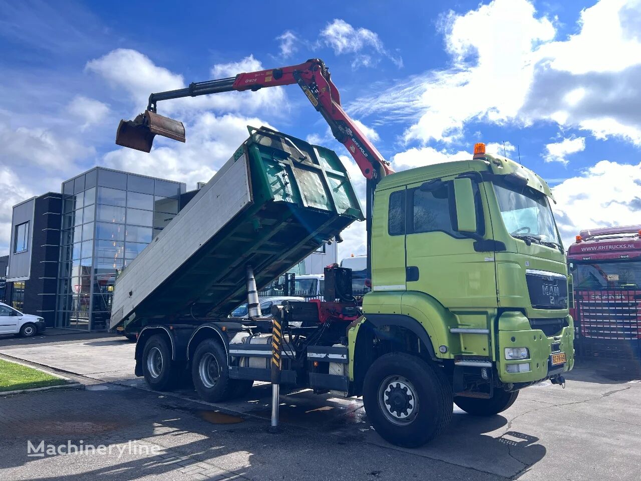 MAN TGS 33.400 6X6 E5 TIPPER + PALFINGER EPSILON grúa móvil