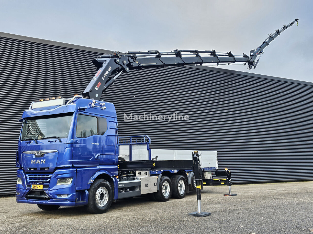 MAN TGX 35.580 8x4-4 / HIAB 54 t/m CRANE+ JIB mobile crane