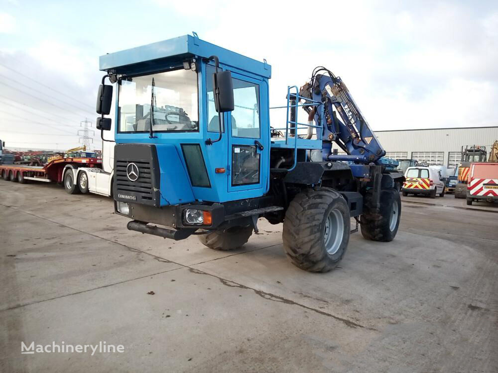 Mercedes-Benz Unimog mobile crane