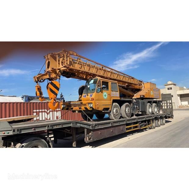 Tadano mobile crane