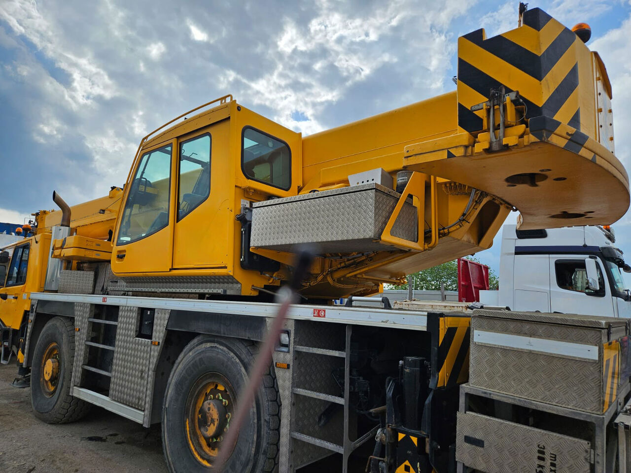 Tadano Faun ATF 40G-2 mobile crane