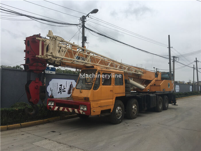 Tadano TL-300E mobile crane