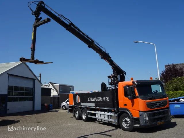 żuraw samojezdny Volvo FM 330 6X2 OPENBAK MET VERRIJBAARE KRAAN HIAB 13 TON