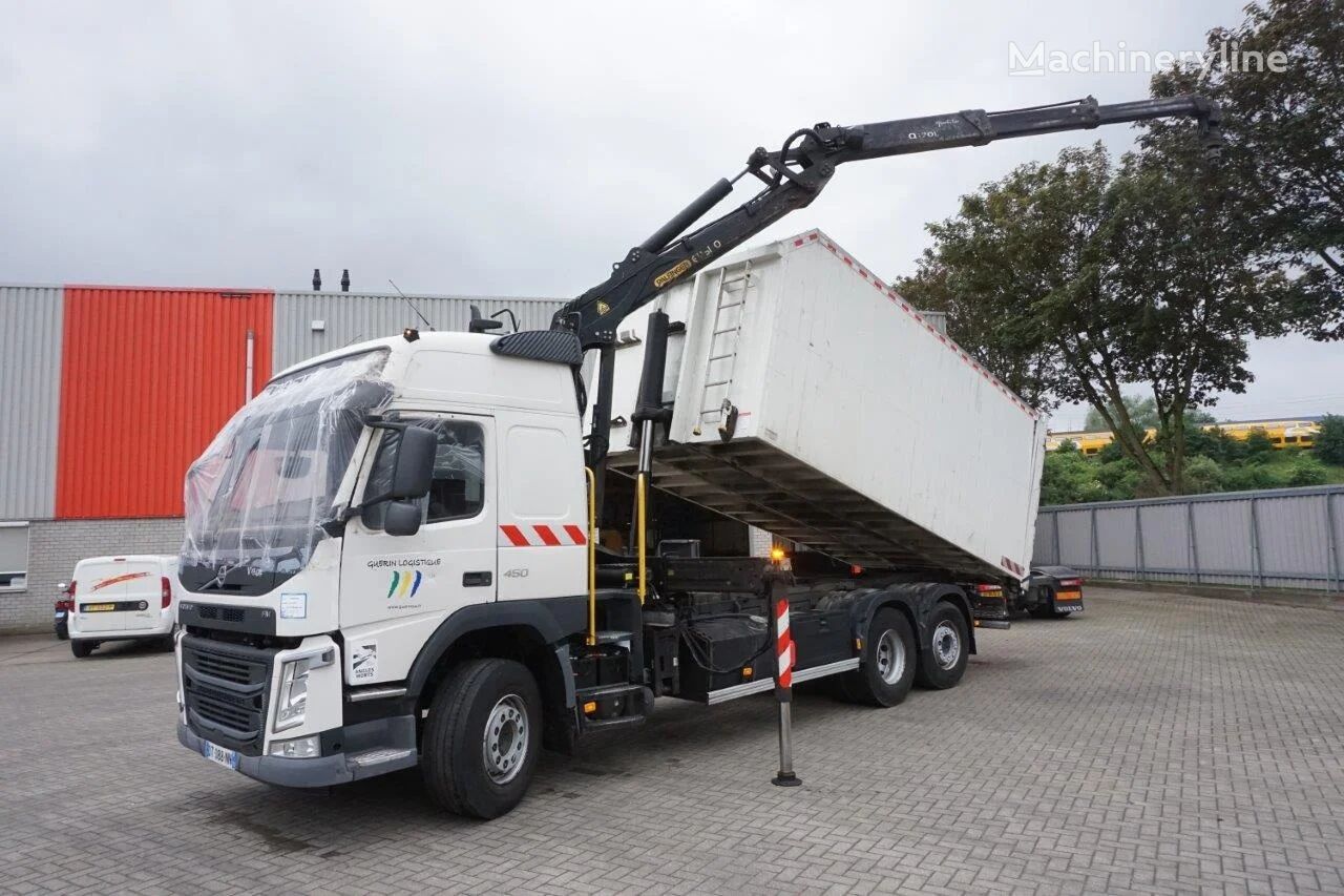 damaged Volvo FM11-450 / ENGINE RUNNING / PALFINGER-0170L75 / LIFT+LENKACHSE / mobile crane