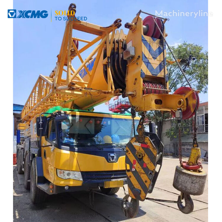 XCMG XCA180L8 mobile crane