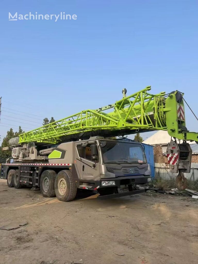 grue mobile Zoomlion 80t truck crane is in good condition